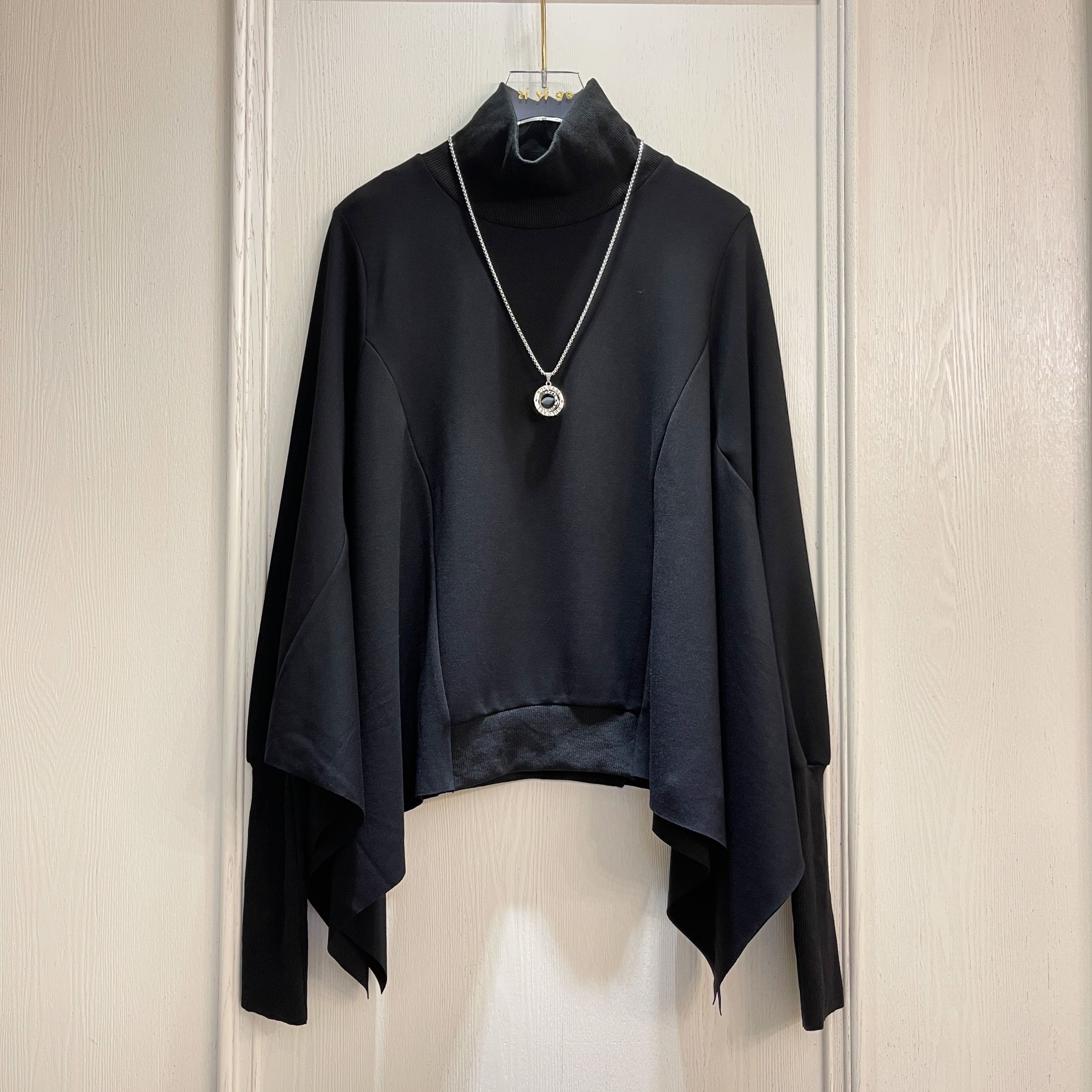 2025新款春秋女装休闲宽松蝙蝠袖长袖套头T恤黑色上衣不规则外套