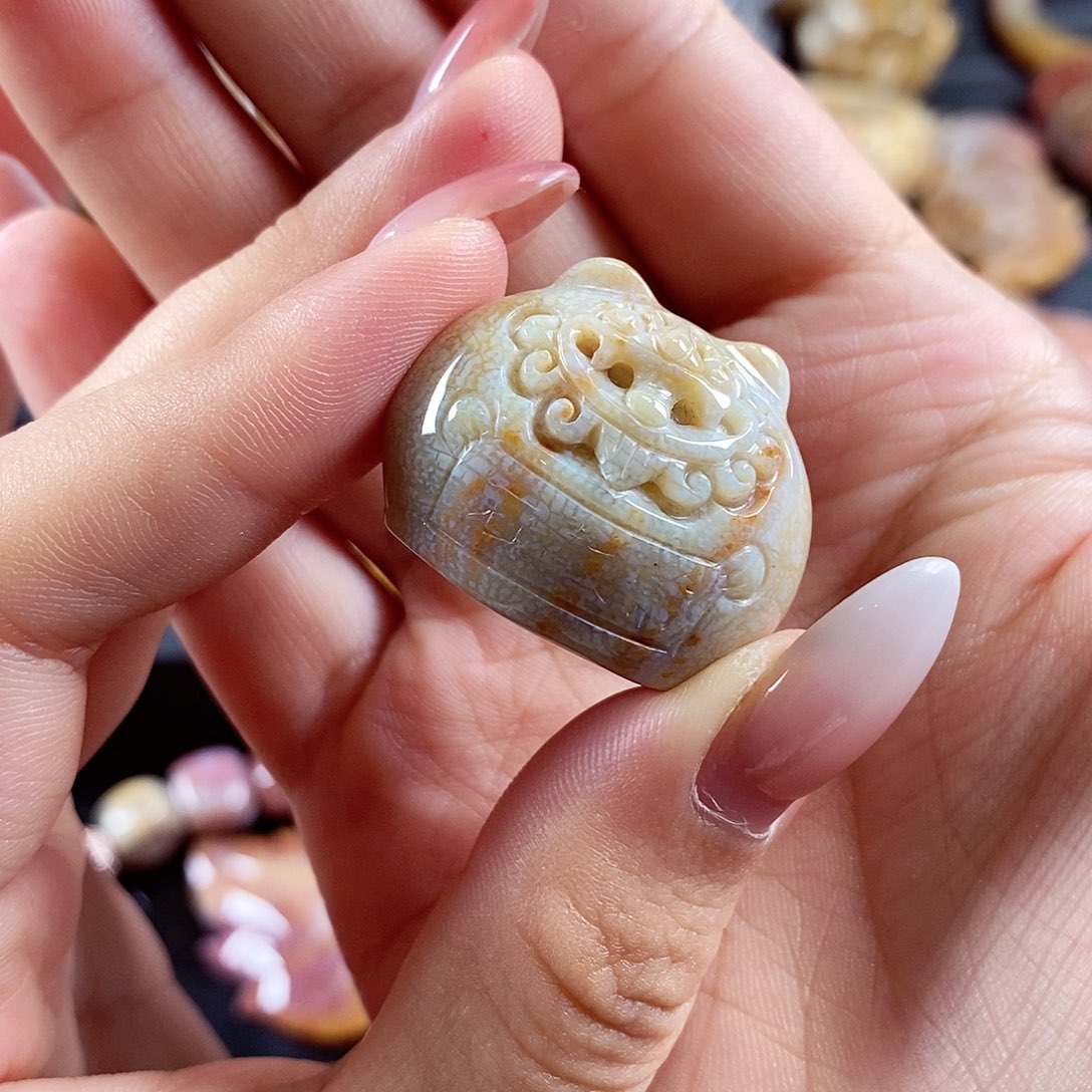 硅化玉颈饰未镶嵌