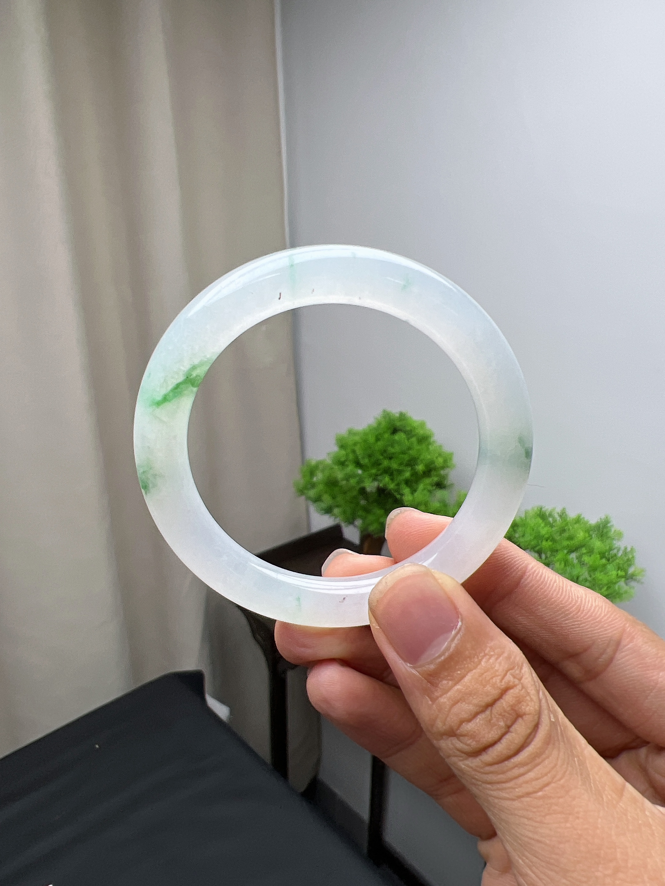 天然缅甸翡翠圆条飘绿花54