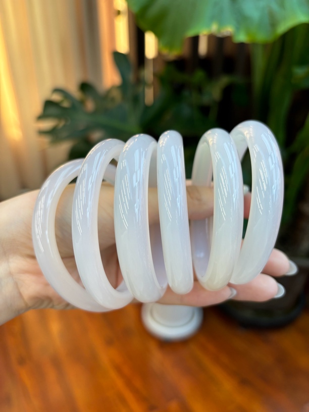 9123天然玛瑙白月光手镯多样性发其一