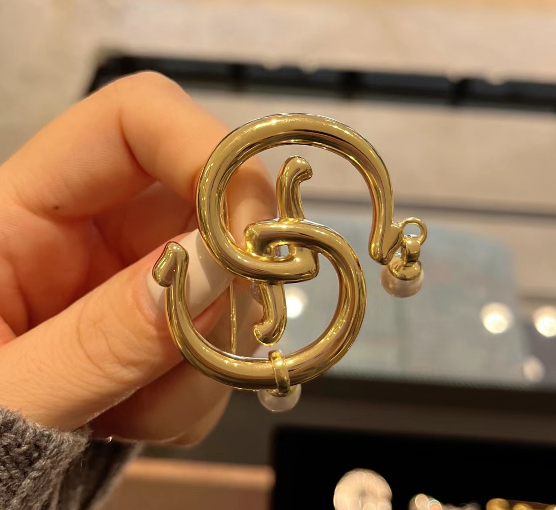 铜合金胸针 【商场同款】2024新款轻奢高级感字母双G胸针精致配饰品