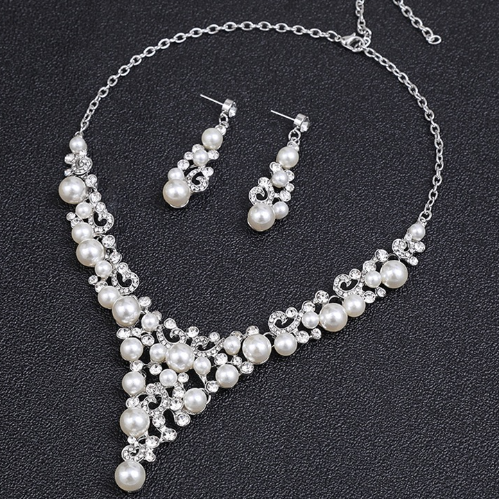 D013 轻奢贵气项链套装（带礼盒，多样性发一件）