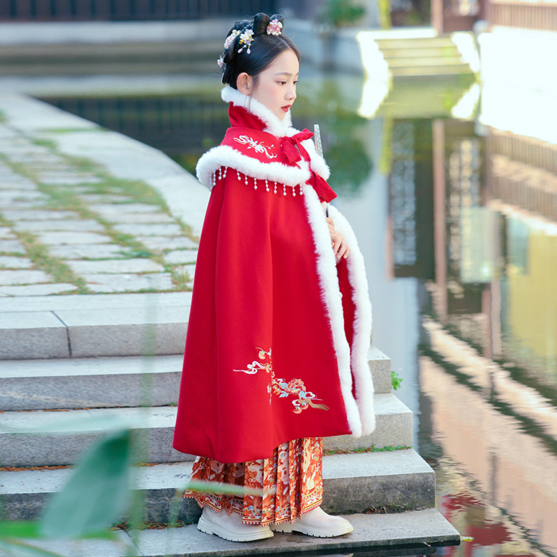女童披风斗篷秋冬兔年加绒加厚龙年儿童挡风宝宝汉服拜年服圣诞服