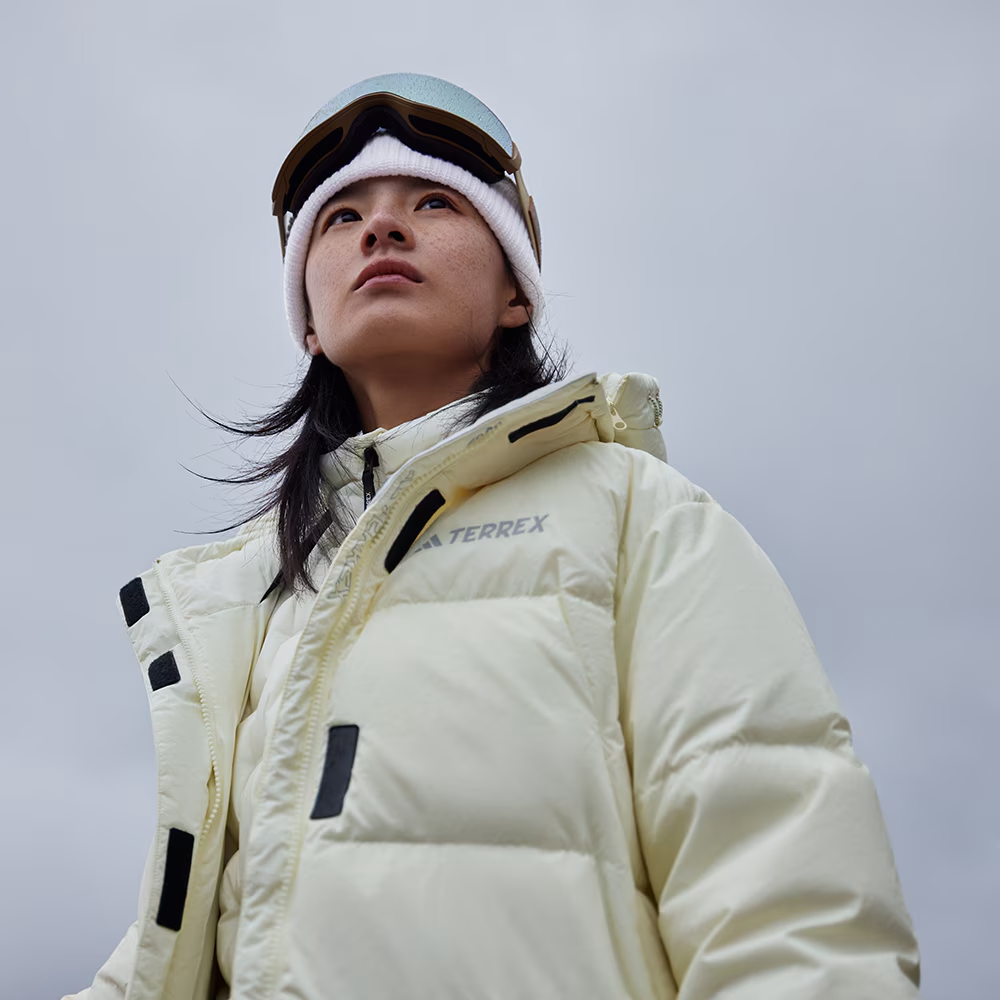 Adidas阿迪达斯女子户外拒水防风温暖运动650蓬鹅绒羽绒服IX7929