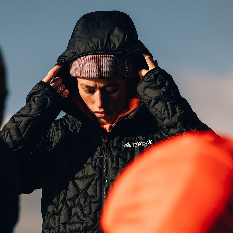 Adidas阿迪达斯TERREX女子户外秋冬保暖防风潮流棉服连帽IT3229