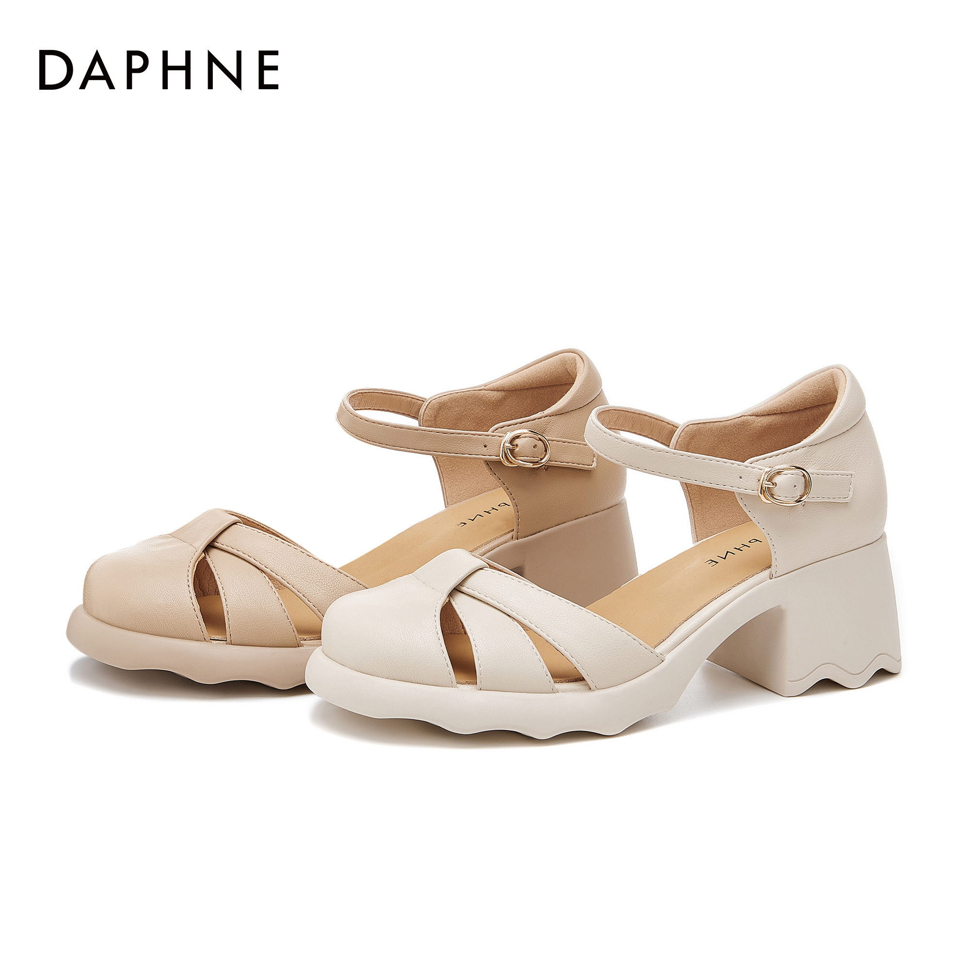 达芙妮女士夏季薄款透气舒适时尚百搭复古风一字带包头时装凉鞋