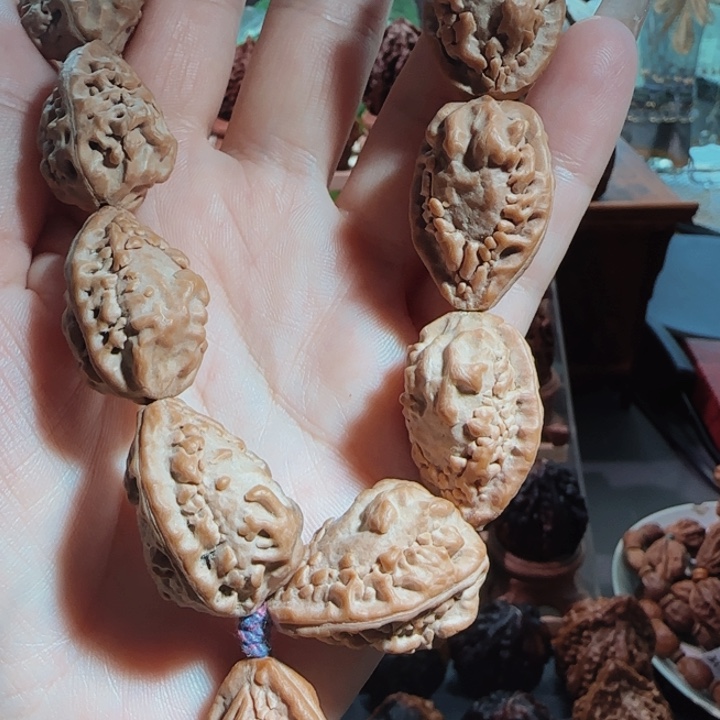 文玩核桃把件麒麟角12个籽