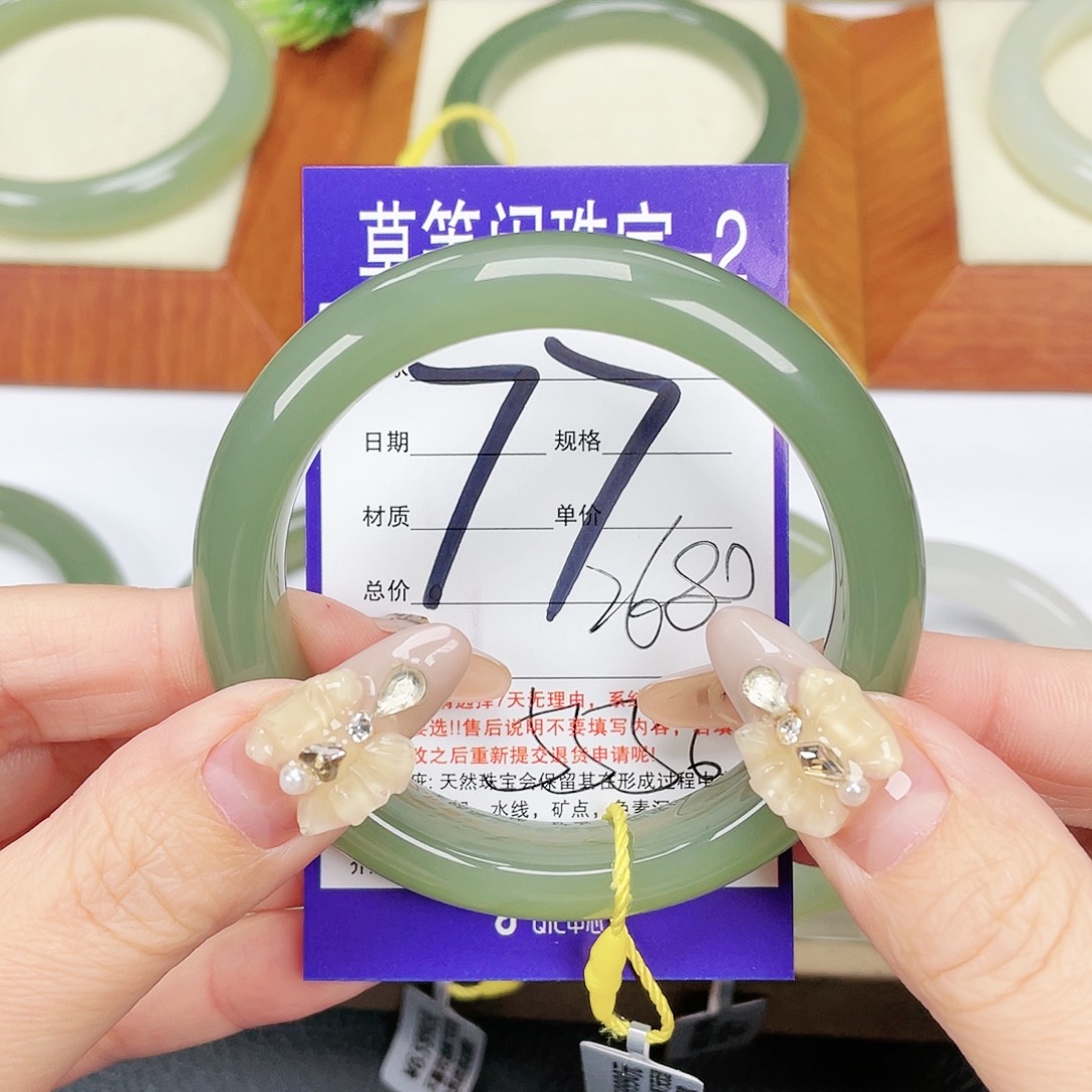 和田玉手镯未镶嵌