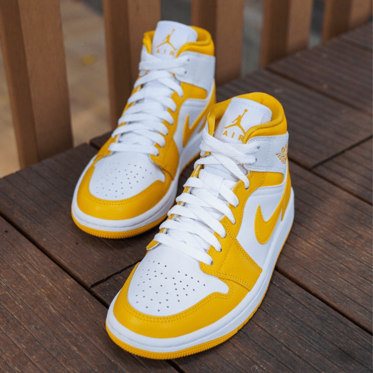 NIKE/耐克Air Jordan 1 mid AJ1 中帮白黄色女款篮球鞋BQ6472-117