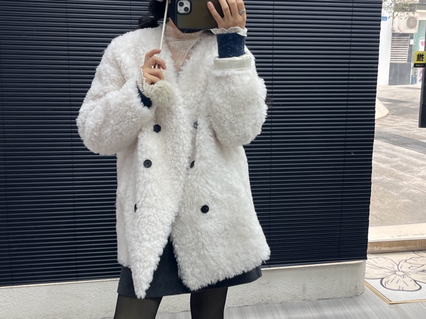 百搭显白显瘦好看的羊毛外套