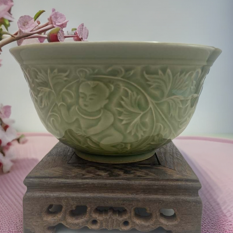 耀州窑青瓷浮雕干刻婴戏碗青釉瓷器花纹雕刻缠枝手工饭碗【14CM