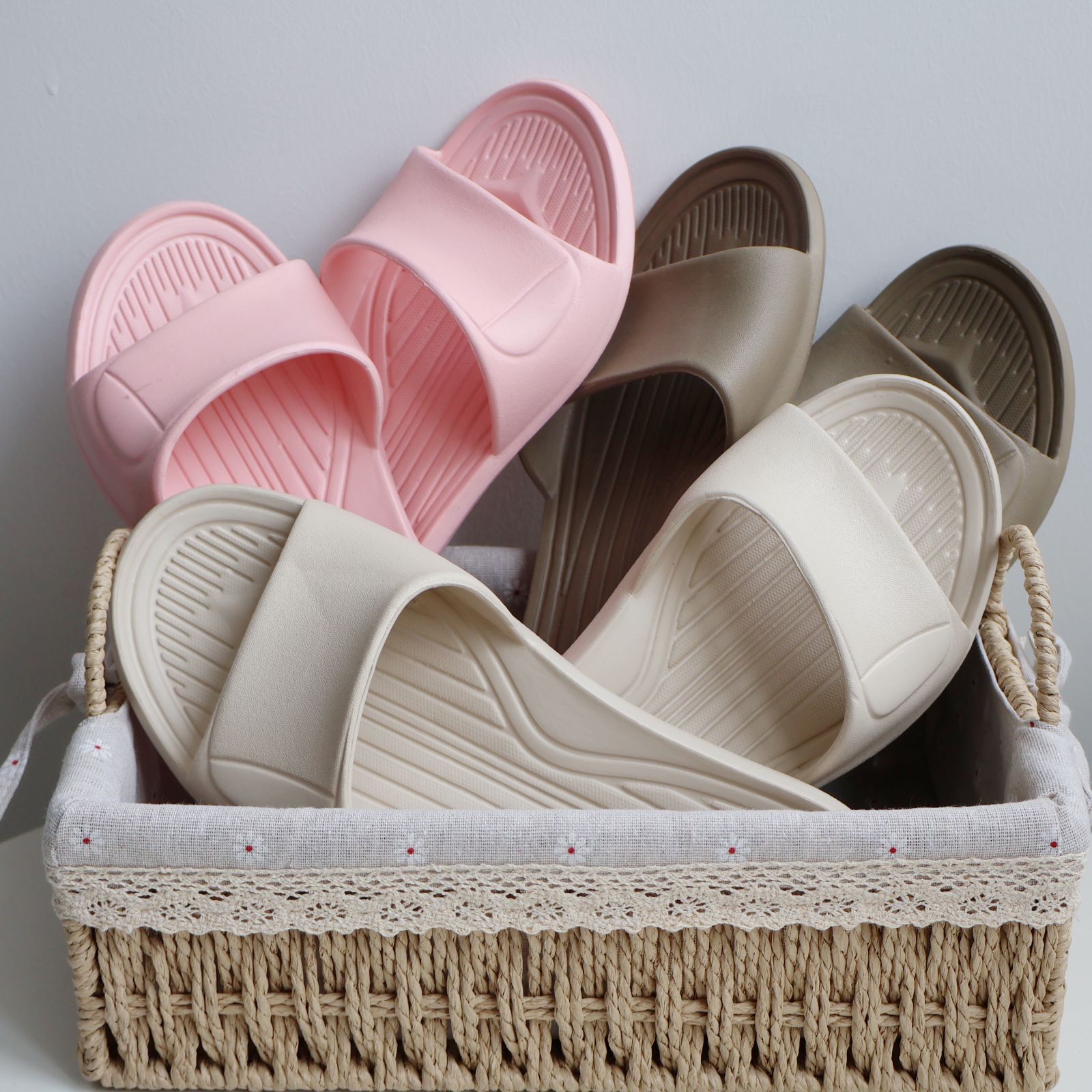 轻薄柔软卷曲可携带EVA舒适拖鞋