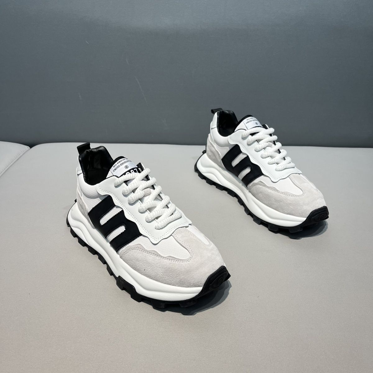 2023秋季新款高颜值潮男时尚百搭舒适透气潮款网红阿甘休闲运动鞋