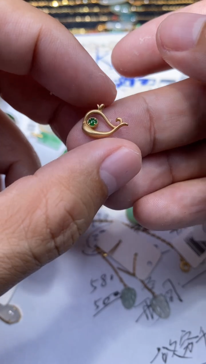 【闪购商品】翡翠吊坠(不含链)18K金镶嵌1