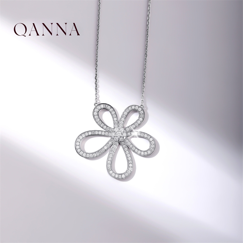 QANNA【1.5克拉 五花钻石项链】18K金人间富贵花格桑花锁骨链