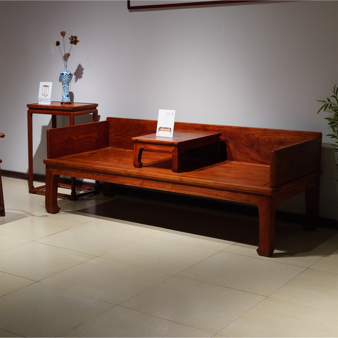 檀藝誠侣明室款支腿马蹄罗汉床