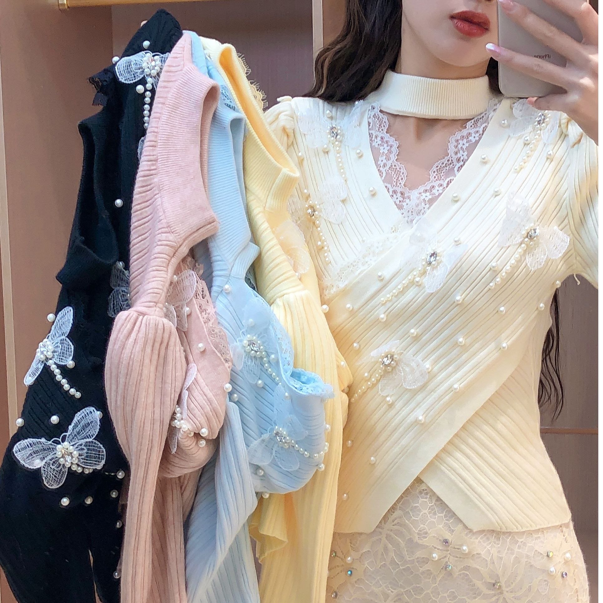 艾日秀定制●甜辣挂脖镂空V领刺绣蝴蝶不规则针织打底衫 E8219