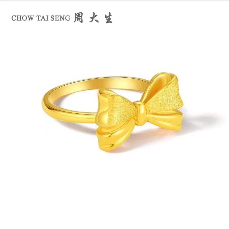 【周大生】足金淑女在逃公主风蝴蝶结黄金戒指/七夕礼物/百搭经典