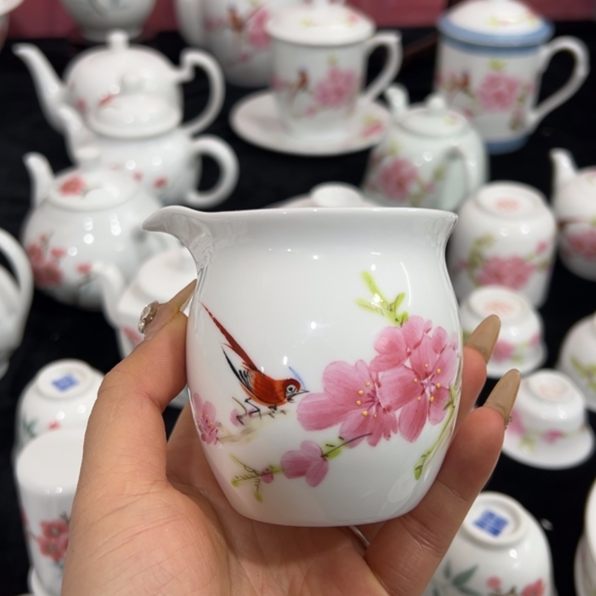 【闪购商品】陶瓷壶秋*?