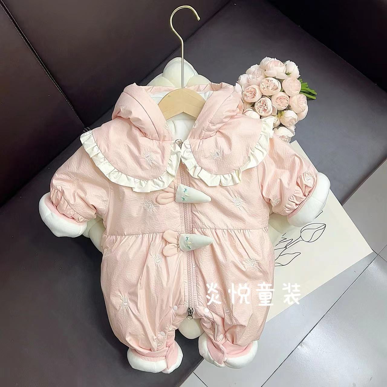婴儿连体衣加厚棉袄新生儿衣服抱衣宝宝冬装满月百天加绒夹棉连帽