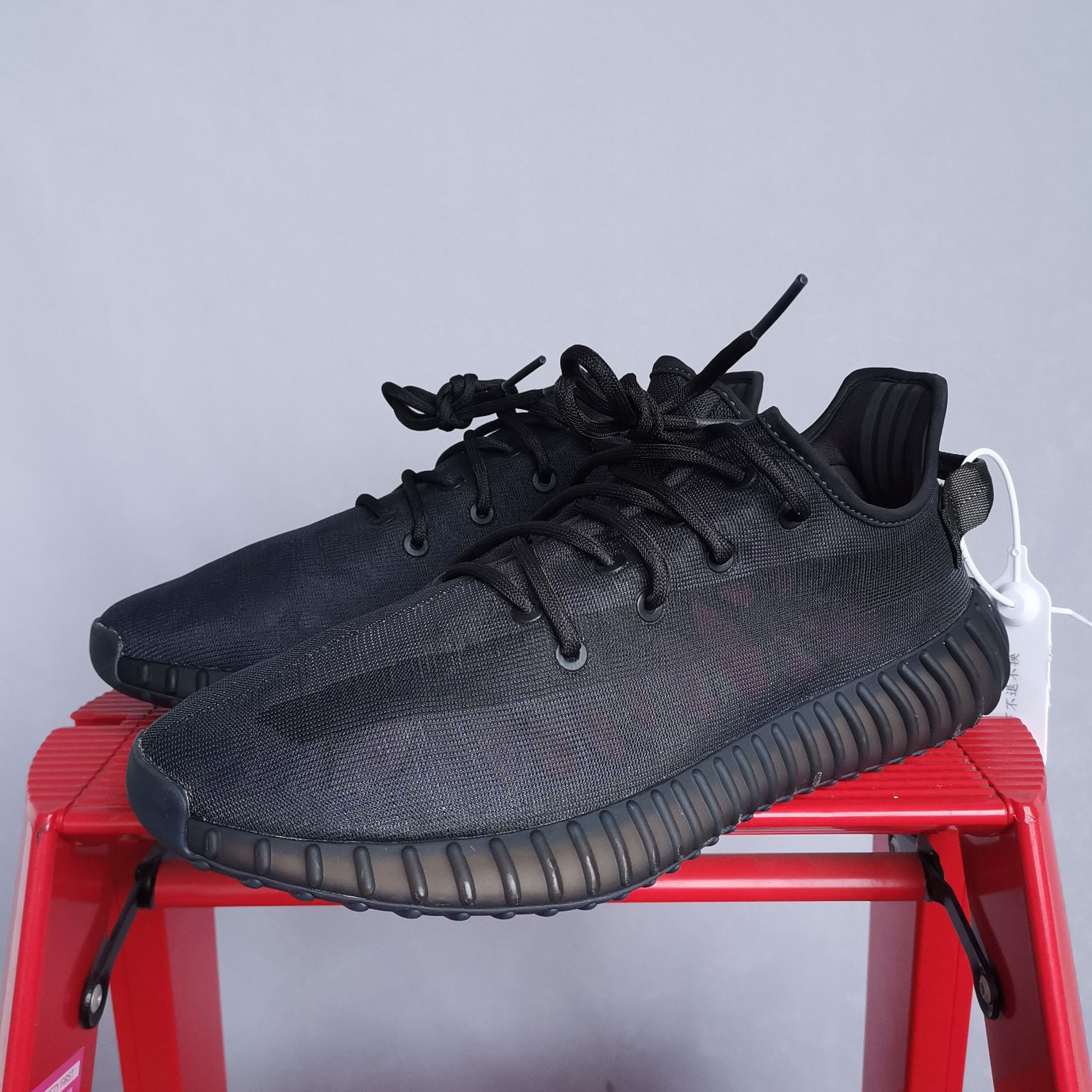 Yeezy350纯黑44码 成色非常好 自穿好鞋 JJ2529