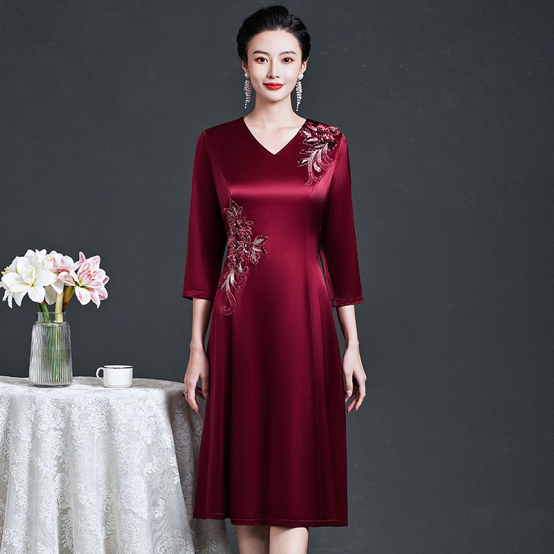 年轻喜婆婆儿子结婚宴连衣裙中长款洋气年轻妈妈嫁女儿礼服裙显瘦