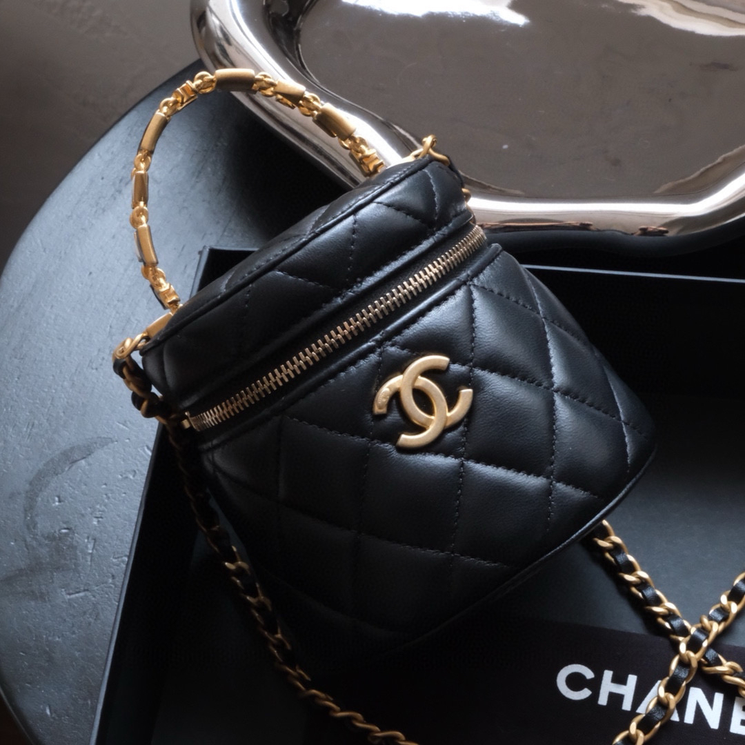 95新 Chanel/香奈儿 珐琅手柄黑金mini手提斜挎包，尺寸11x9x10