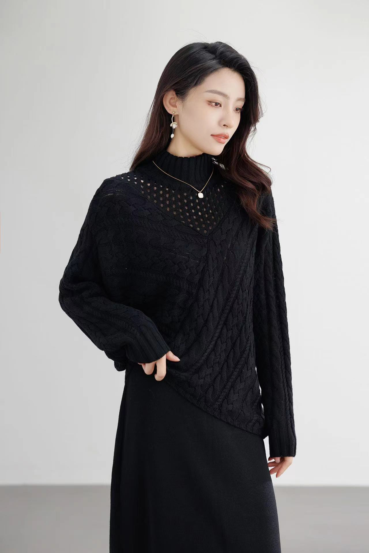 22825粗针重工麻花绞花圆领针织毛衣，短款长袖百搭打底衫女装时尚