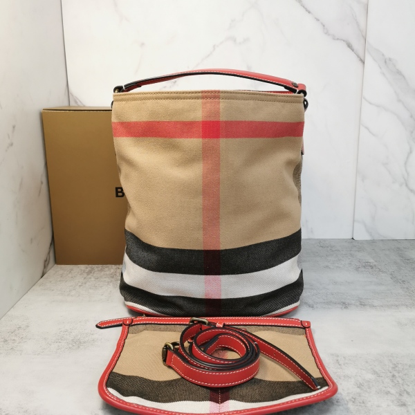 妃鱼/Burberry/博柏利/95新/单肩包/市场价28888