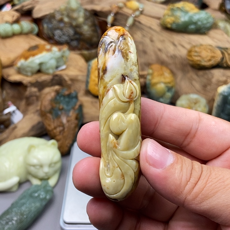 【闪购商品】岫岩河磨玉（透闪石质玉）挂坠未镶嵌寰*