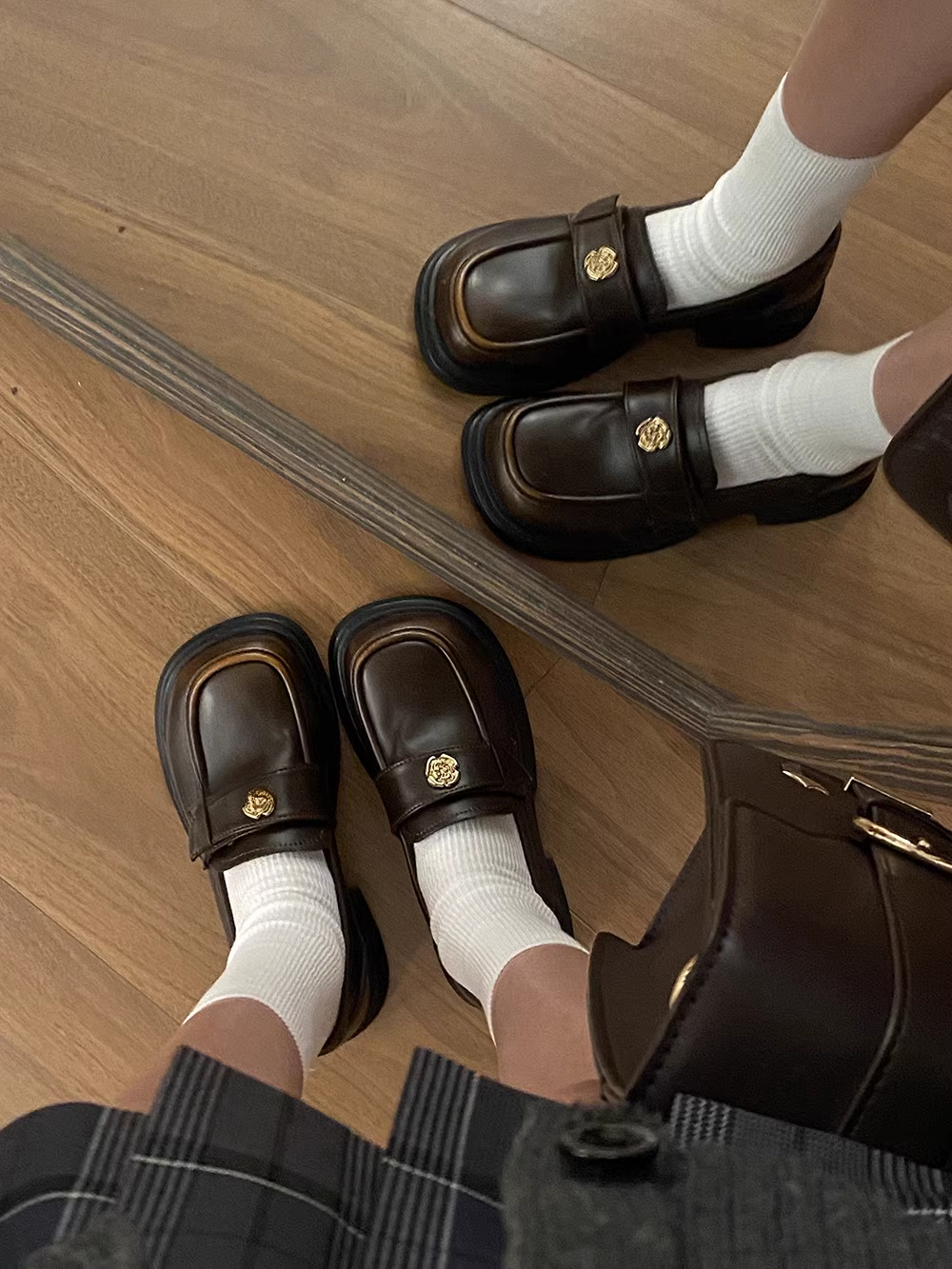 回力瑞网红单鞋女春秋2024新款流行百搭配裙子通勤复古圆头乐福鞋