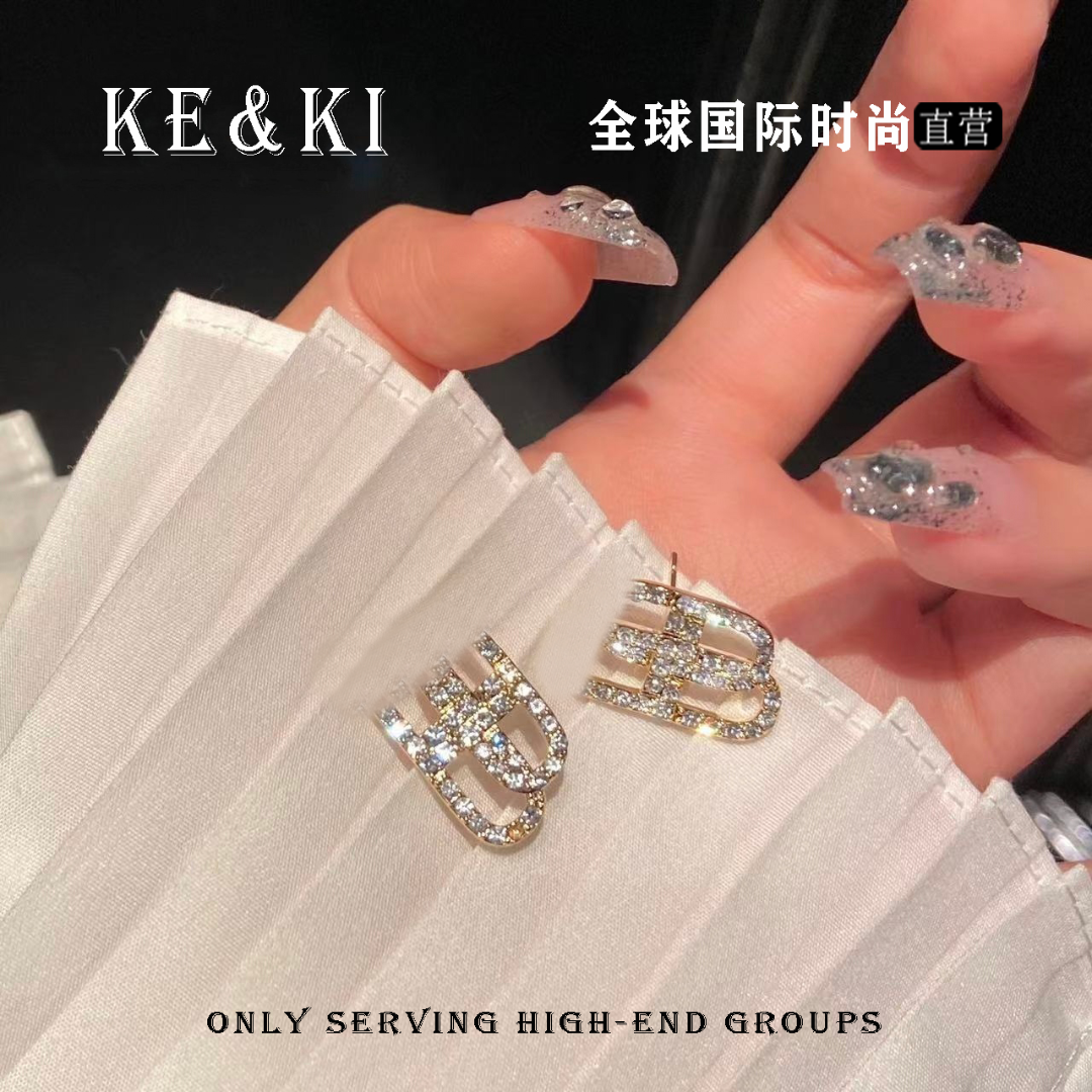铜合金耳饰 0 1210轻奢满钻字母耳钉