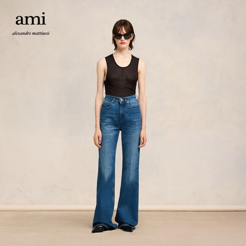 AMI女士24早春新款设计师款棉质微喇休闲牛仔裤AFTR420.DE0025