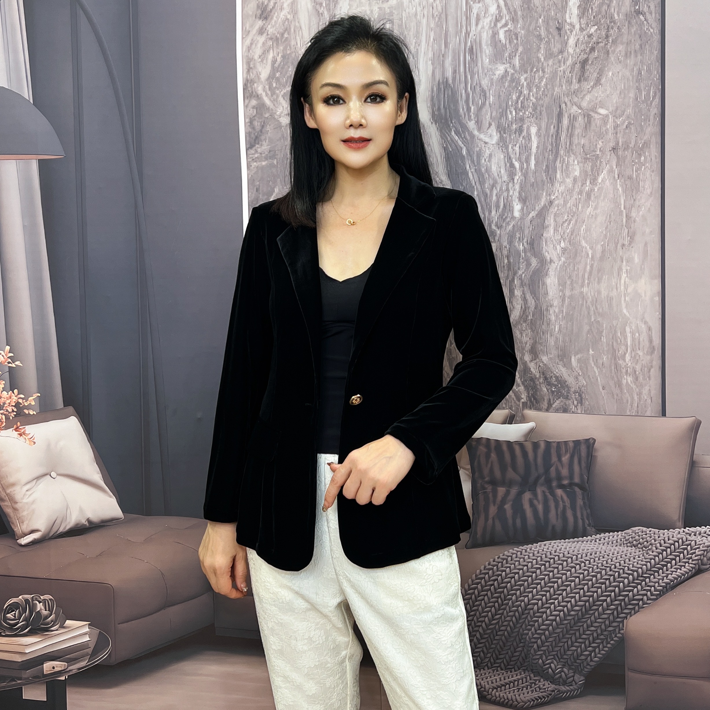 秋季新款高端修身职业秋款外套上衣显瘦黑色遮肉气质丝绒西服（娜）