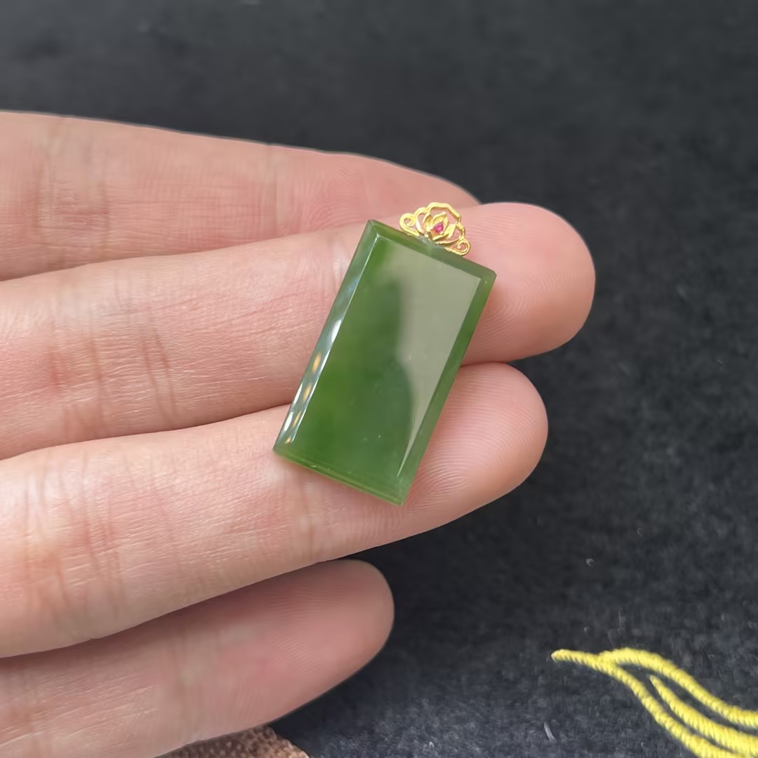 景景严选~18K碧玉吊坠约25*13mm