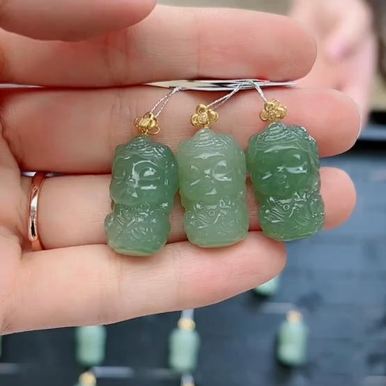 菲菲珠宝好@18K和田玉吊坠/多样性发一