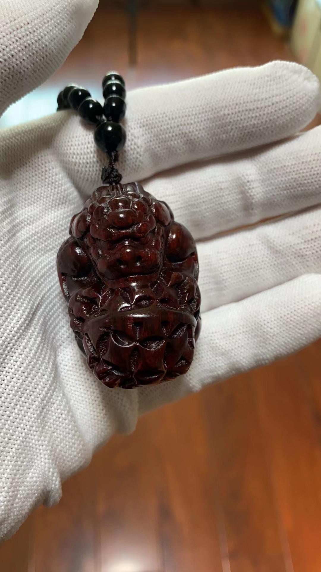 貔貅抱球手把件