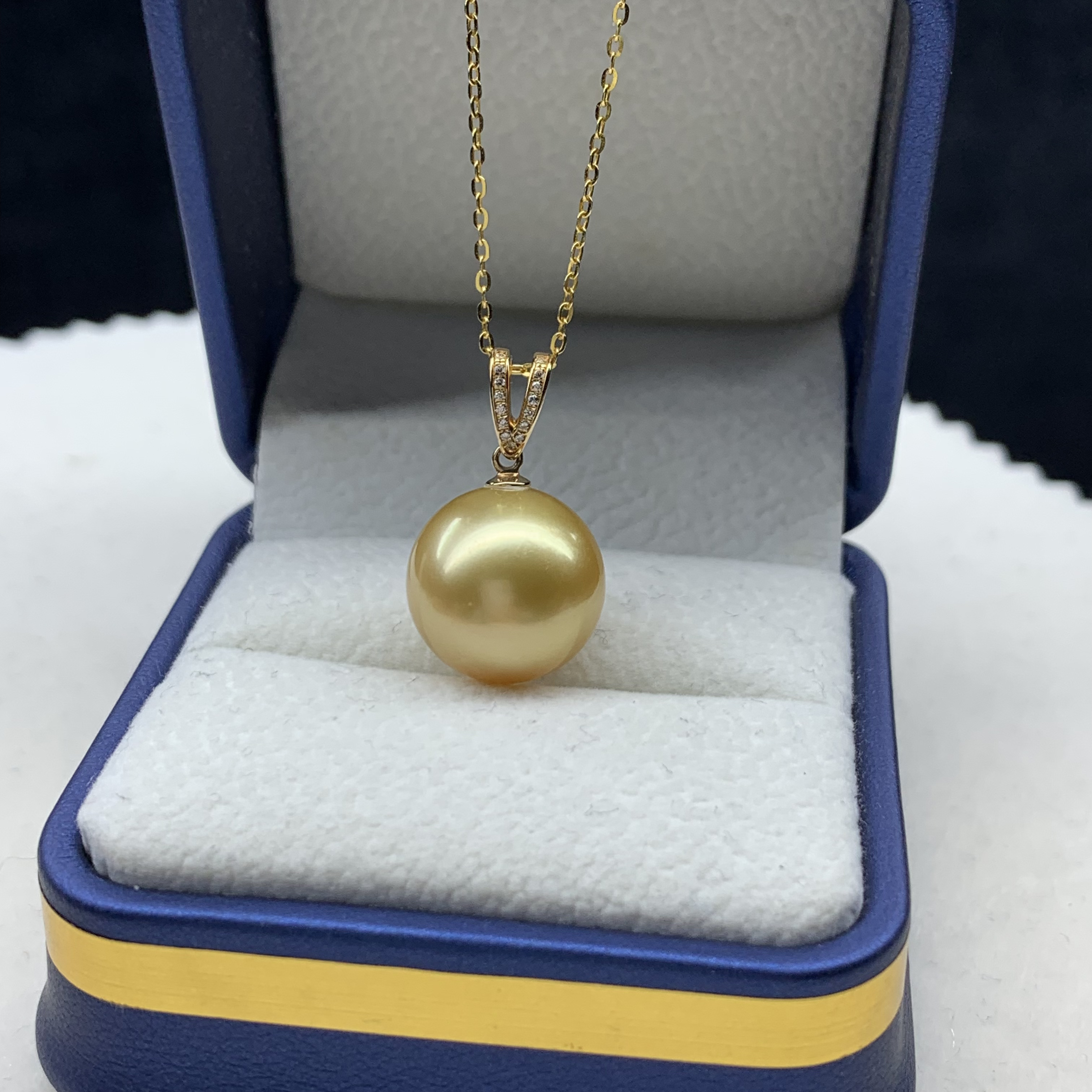 海水南洋金珠吊坠13-14mm镶嵌18k金 光感清晰透亮 值得拥有