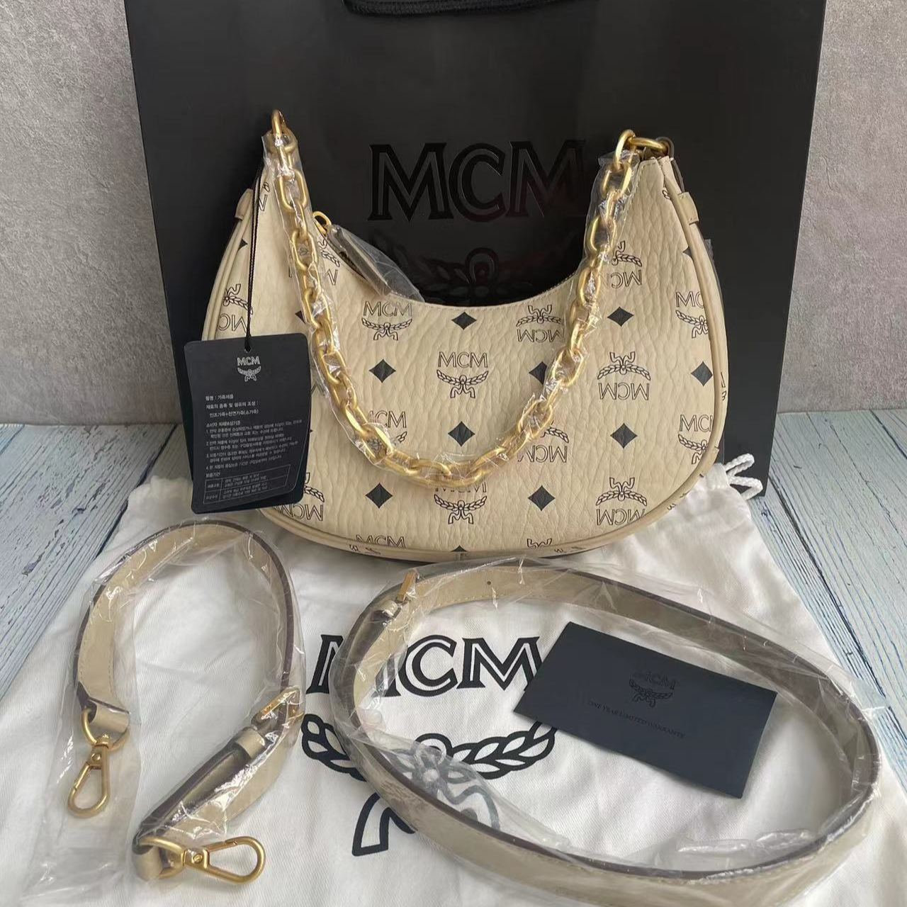 99新 MCM mcm米色月亮包腋下斜挎包24年款未使用品