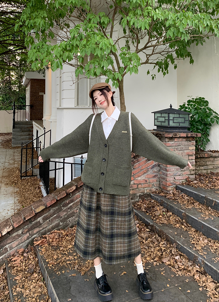 大码女装美拉德穿搭绿色开衫毛衣外套白色衬衫格子半裙套装