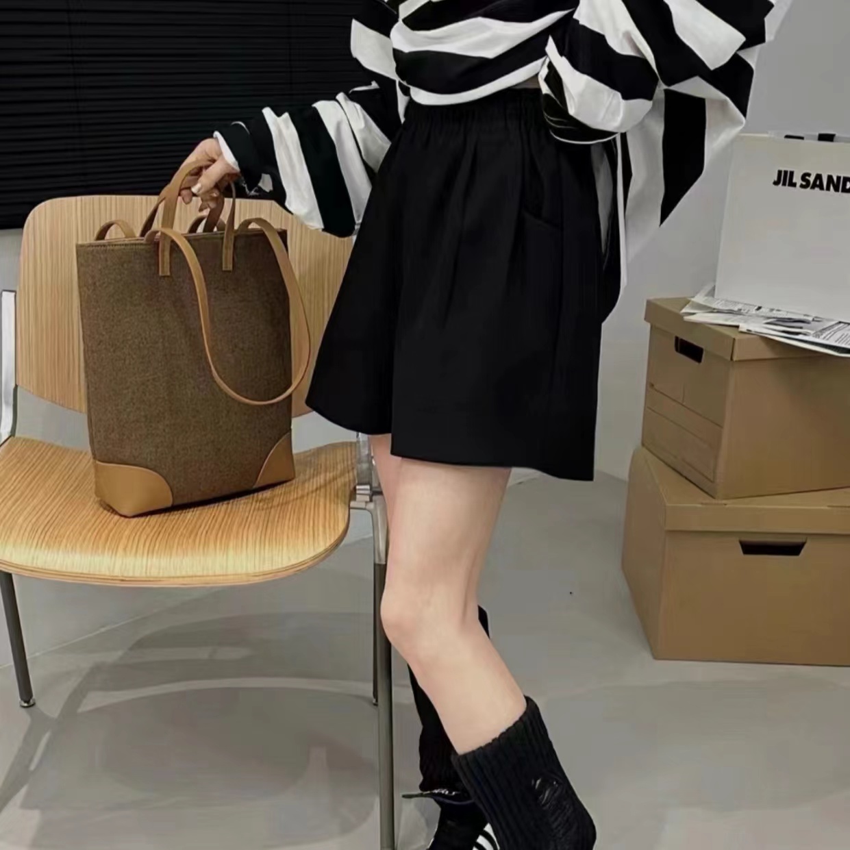 玳妮【花苞短裤】秋季 松紧高腰A字版斜纹短裤时尚侧开叉设计三分裤