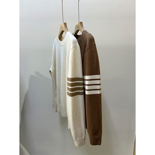 戎柠【RONGNING】必入细羊毛圆领毛衣女时尚百搭针织上衣撞色袖子