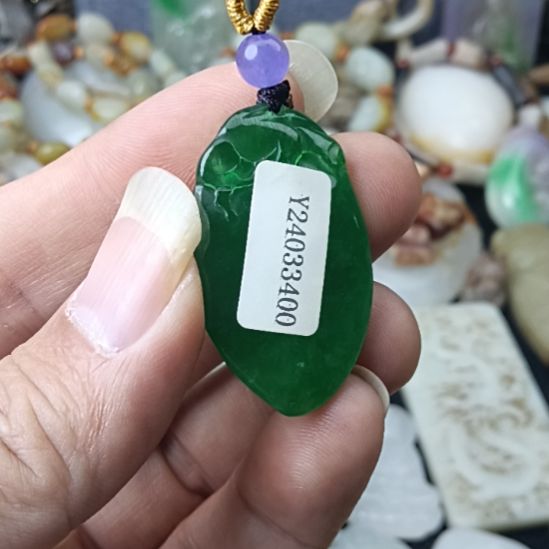 【闪购商品】翡翠颈饰未镶嵌黄*哥