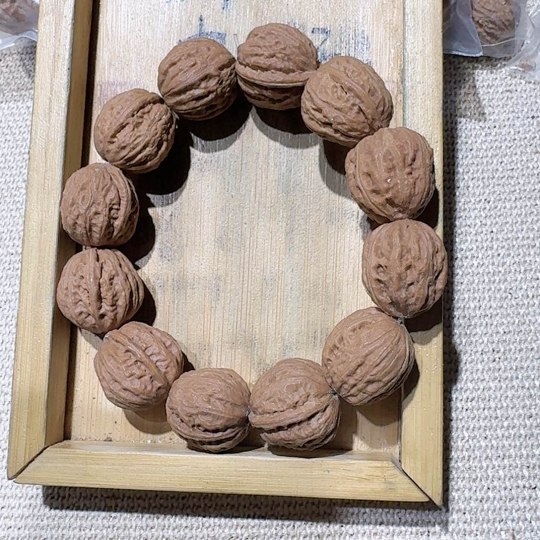 核桃核雕4号边21肚23高23