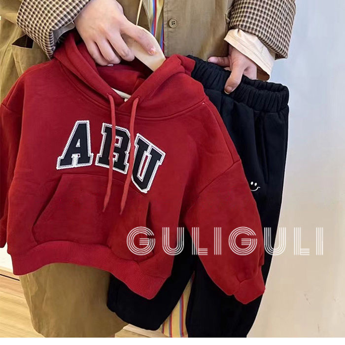 十三童装秋冬装连帽衫红色字母印花男女童加厚卫衣潮百搭宽松男女