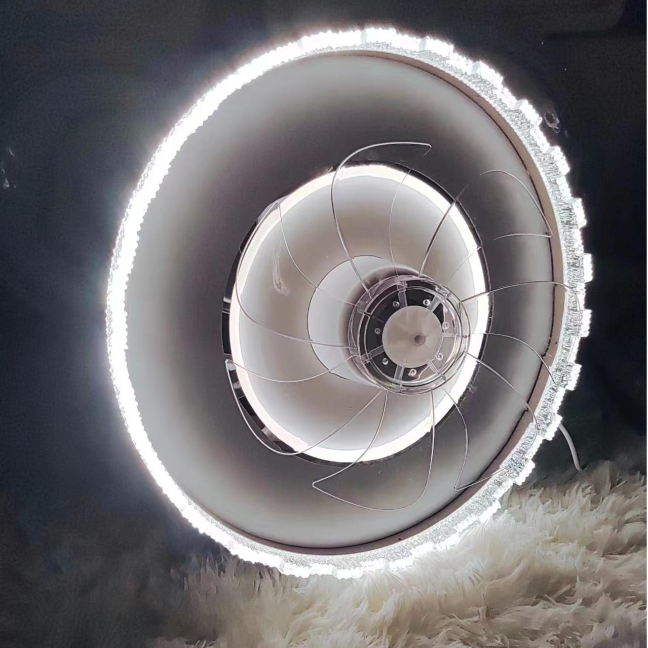 新款现代简约高端大气卧室风扇灯