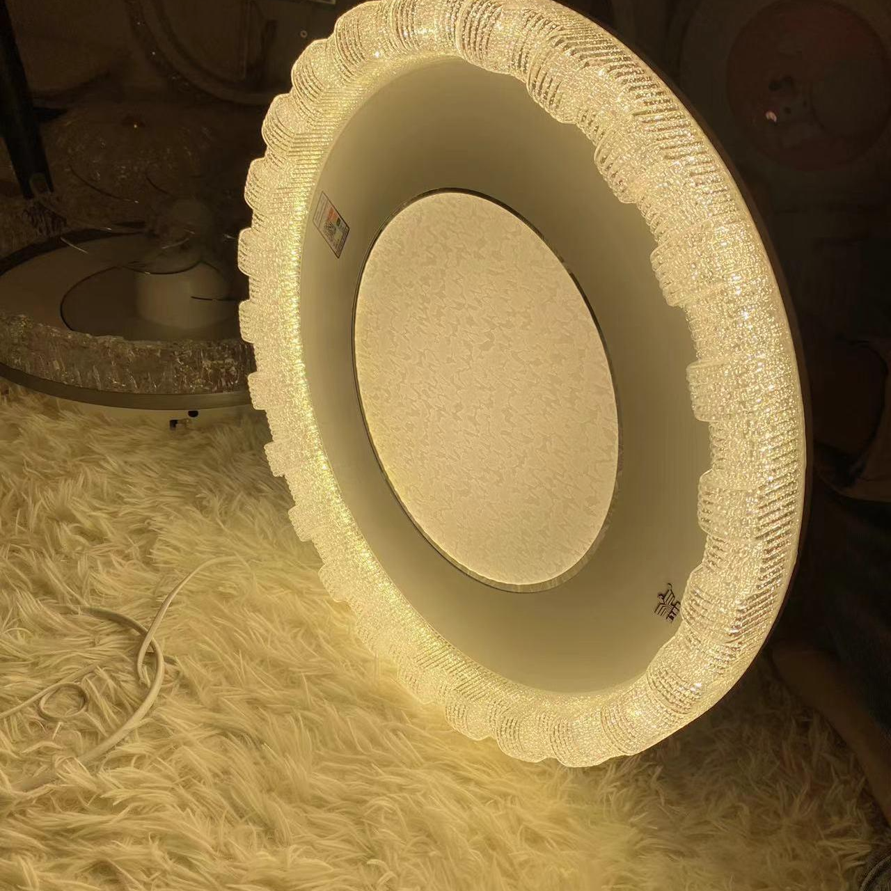 新款现代简约高端大气卧室灯