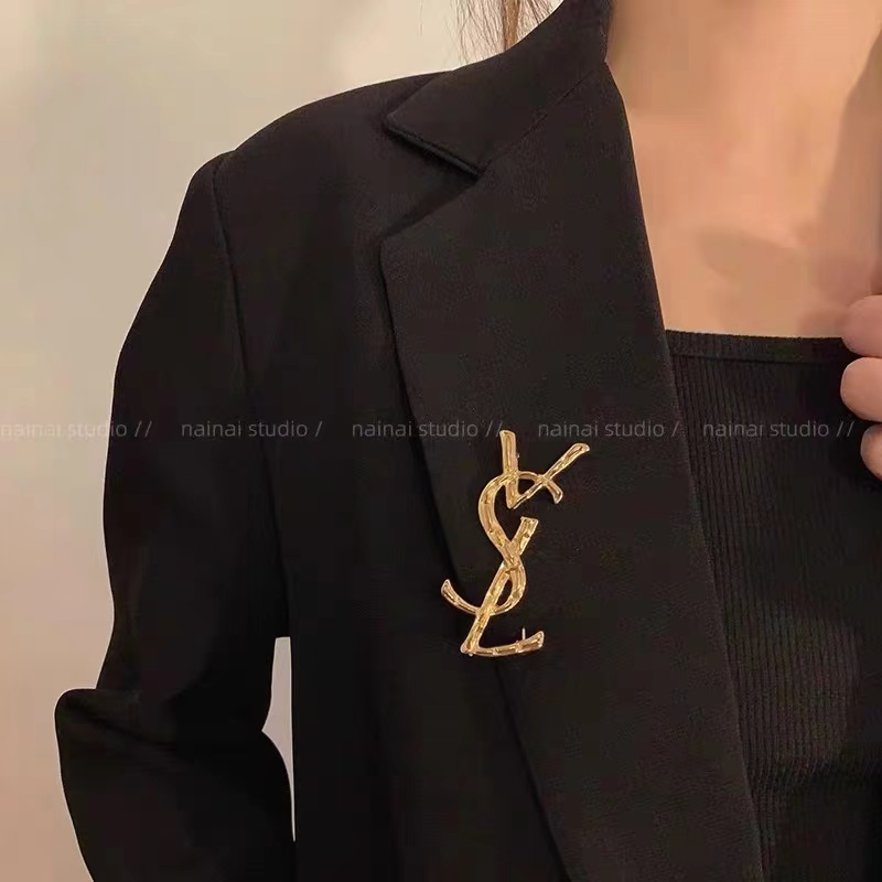 合金胸针 小香风轻奢高级感西装胸针女款高档胸花别针精致配饰ins
