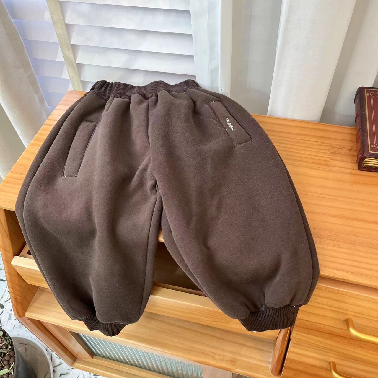 2023秋冬新款儿童726咖色裤子加绒加厚