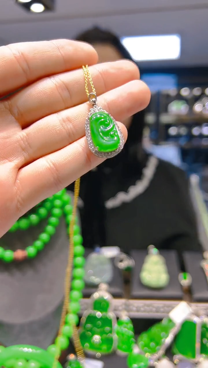【闪购商品】翡翠吊坠赠链银S925镶嵌2 多样性发货